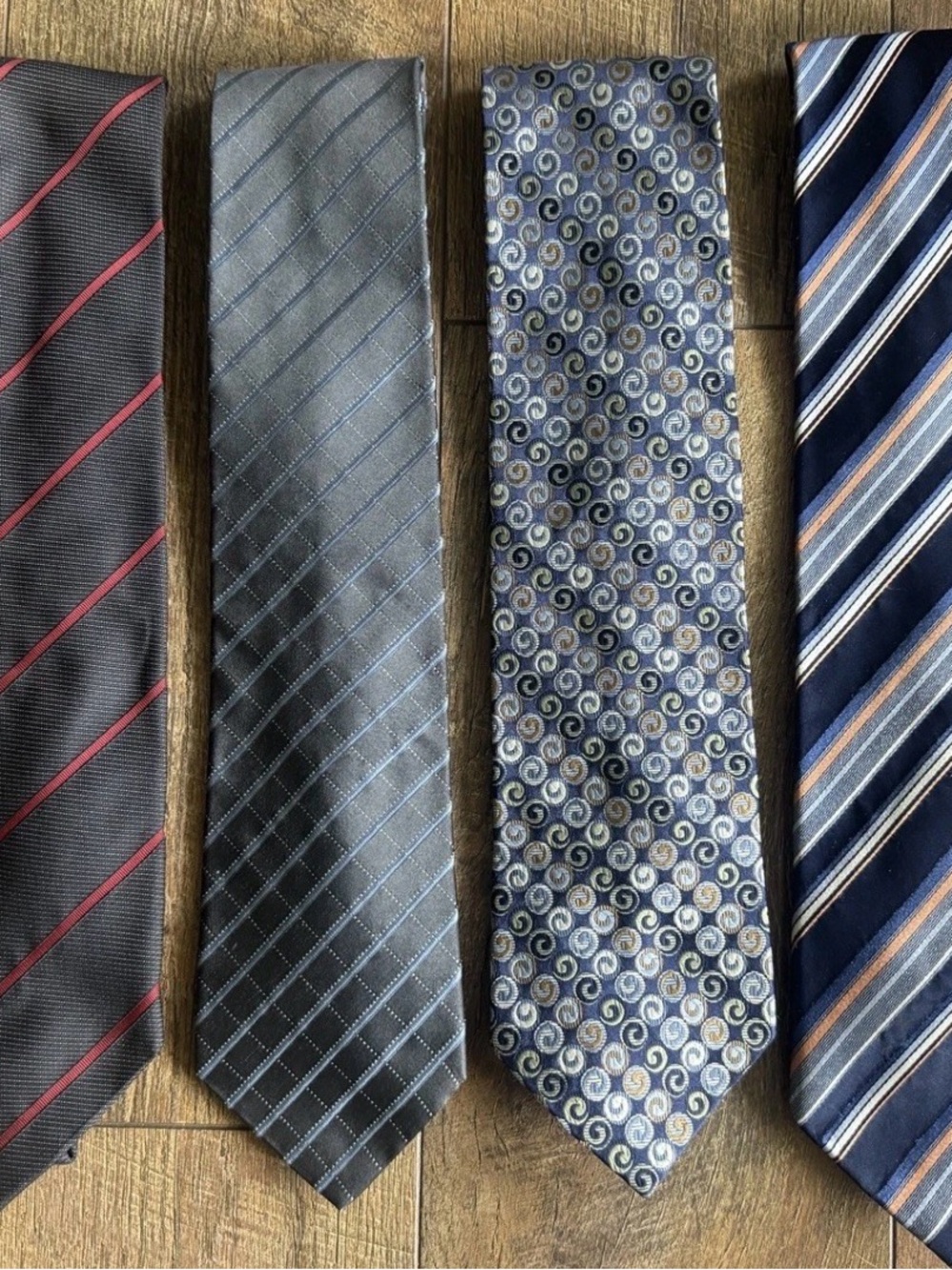 Navy Spiral Pattern Men's Tie – Elegant Blue Accent